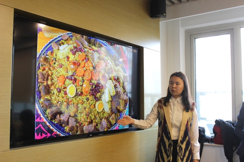 3国际学生志愿者讲解乌兹别克斯坦美食文化 3国际学生志愿者讲解乌兹别克斯坦美食文化