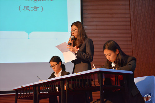 5 选手进行辩论 5 选手进行辩论