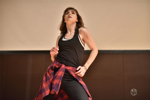 留学生进行舞蹈表演 留学生进行舞蹈表演