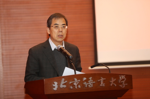 曹志耘副校长宣读表彰决定 曹志耘副校长宣读表彰决定