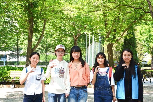 1小组志愿者合影 1小组志愿者合影