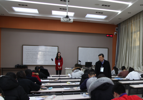 刘利校长巡视考场