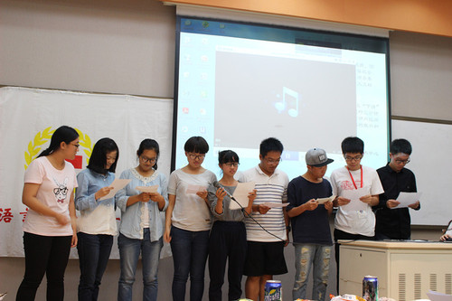 2 成员表演才艺 2 成员表演才艺