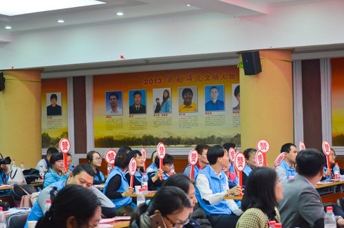 3 现场评审举“赞” 3 现场评审举“赞”