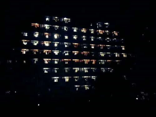 2 10楼爱心形灯光 2 10楼爱心形灯光