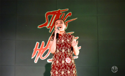 3黎玟君正在演唱歌曲 3黎玟君正在演唱歌曲