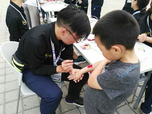 2彩绘中心志愿者 2彩绘中心志愿者