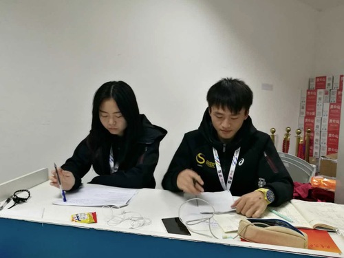 2 工作中的志愿者 2 工作中的志愿者