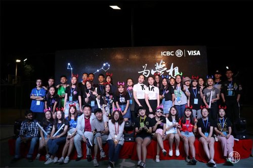 4学生会工作人员合影留念 4学生会工作人员合影留念