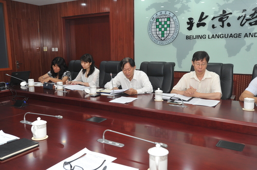 张旺熹教授介绍督导工作情况 张旺熹教授介绍督导工作情况