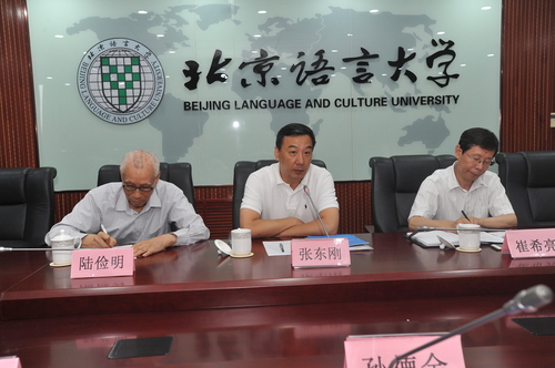 崔校长出席 崔校长出席