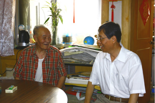 学校领导看望慰问建国前入党的老党员494 学校领导看望慰问建国前入党的老党员494