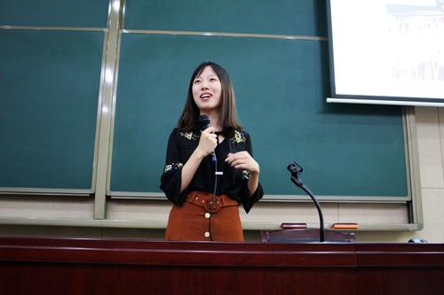 图8 12级校友祝怡学姐 图8 12级校友祝怡学姐