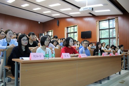 图1 莅临分享会现场的优秀校友 图1 莅临分享会现场的优秀校友