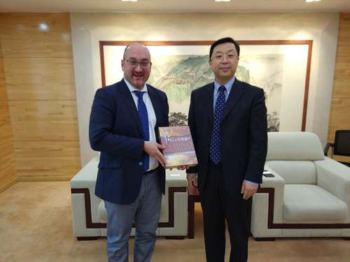 赠送纪念品 (1) 赠送纪念品 (1)