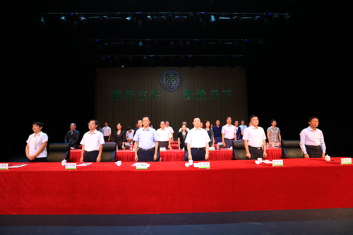 开学典礼隆重举行 开学典礼隆重举行