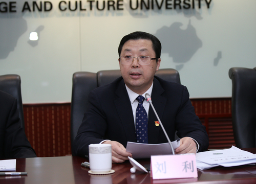 刘利校长作汇报 刘利校长作汇报