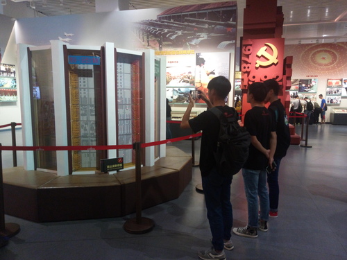 观看科技成果模型展览 观看科技成果模型展览