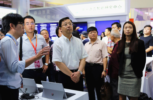 66图五-1校长来展台 66图五-1校长来展台