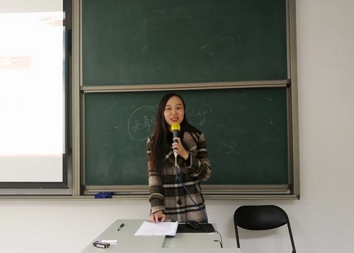 胡静老师做报告 胡静老师做报告