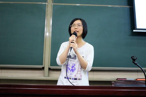 图7 09级校友莫愁学姐 图7 09级校友莫愁学姐