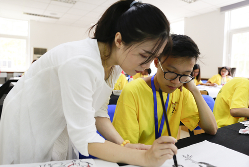 营员专心上课老师悉心指导 营员专心上课老师悉心指导