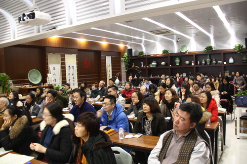 认真聆听的听众 认真聆听的听众