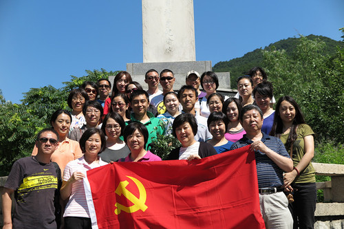 参观抗日纪念碑 参观抗日纪念碑