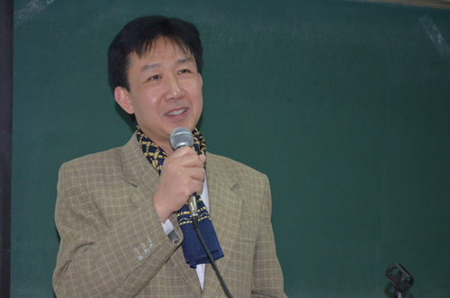 朱维均老师做讲座 朱维均老师做讲座