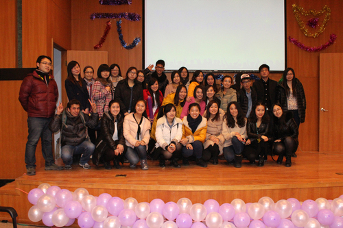 “新语相半”联欢晚会合影 “新语相半”联欢晚会合影