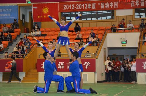 啦啦操表演 啦啦操表演