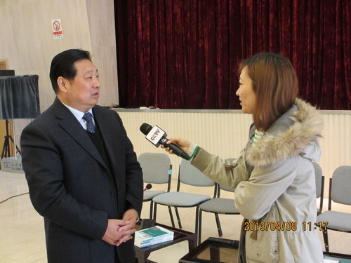 李宇明书记接受中央电视台采访 李宇明书记接受中央电视台采访