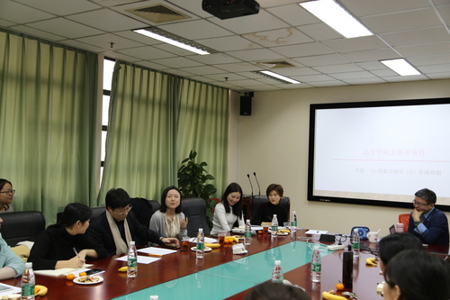 图片4 2016届毕业生贾泰宇、晋瑾介绍孔子学院志愿者项目 图片4 2016届毕业生贾泰宇、晋瑾介绍孔子学院志愿者项目