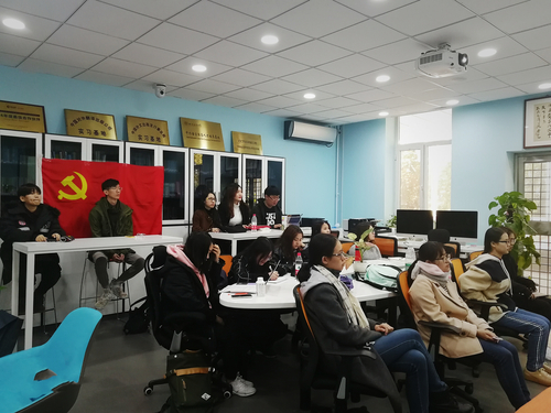 参会同学认真听讲 参会同学认真听讲