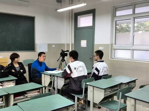 翻译学院教授对保送生进行口试、面试 翻译学院教授对保送生进行口试、面试