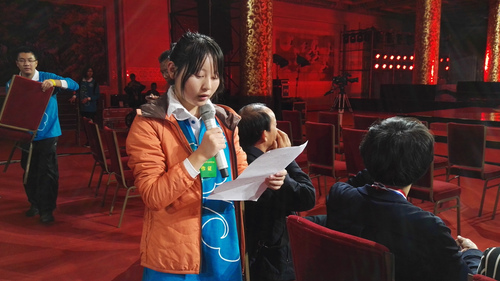 志愿者负责现场彩排工作 志愿者负责现场彩排工作