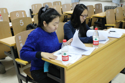 校团委刘莎莎老师、老志愿者代表玄铮担任评委 校团委刘莎莎老师、老志愿者代表玄铮担任评委