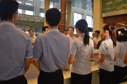 外交部副部长李保东慰问北语志愿者 外交部副部长李保东慰问北语志愿者