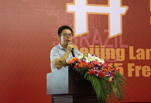 校团委杨天乔老师主持宣讲会  校团委杨天乔老师主持宣讲会