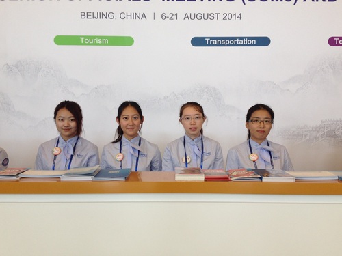 3咨询台志愿者合影 3咨询台志愿者合影