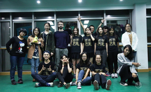 图4工作人员合影 图4工作人员合影