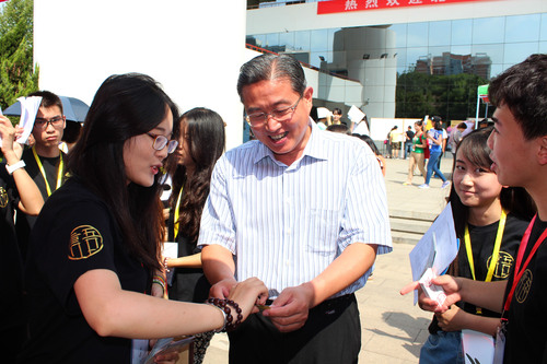 王鲁新副书记了解学生会新学年招新情况 王鲁新副书记了解学生会新学年招新情况