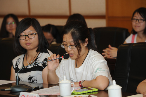 3 第二届支教团团长邓谞婵做工作分享 3 第二届支教团团长邓谞婵做工作分享