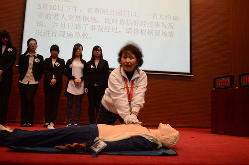 4 市红会急救讲师团赢奥老师现场示范 4 市红会急救讲师团赢奥老师现场示范