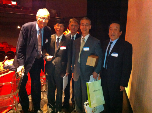 1、会见法盟基金会主席De Launoit(左一)及秘书长Jean Claude JAQC(左三) 1、会见法盟基金会主席De Launoit(左一)及秘书长Jean Claude JAQC(左三)