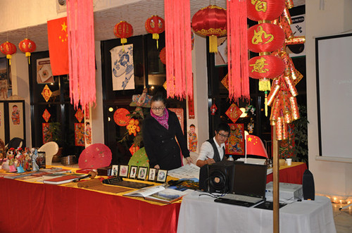 中国展位喜气洋洋,展品丰富,引人注目 中国展位喜气洋洋,展品丰富,引人注目