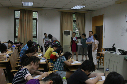 赵旻副书记巡视考场 赵旻副书记巡视考场