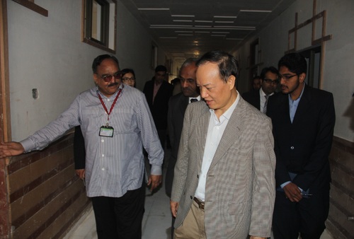 广东外事新闻调研团参观新建的孔院办公楼 广东外事新闻调研团参观新建的孔院办公楼