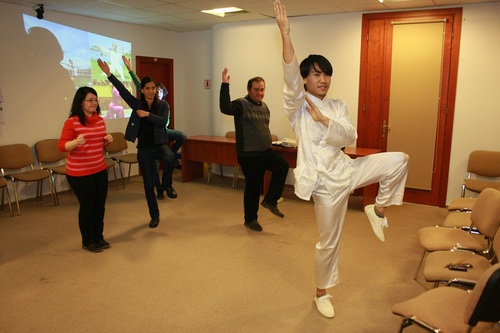 与和观众互动教学-教授五步拳 与和观众互动教学-教授五步拳