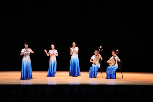 图7-葫芦丝名曲《月光下的凤尾竹》 图7-葫芦丝名曲《月光下的凤尾竹》